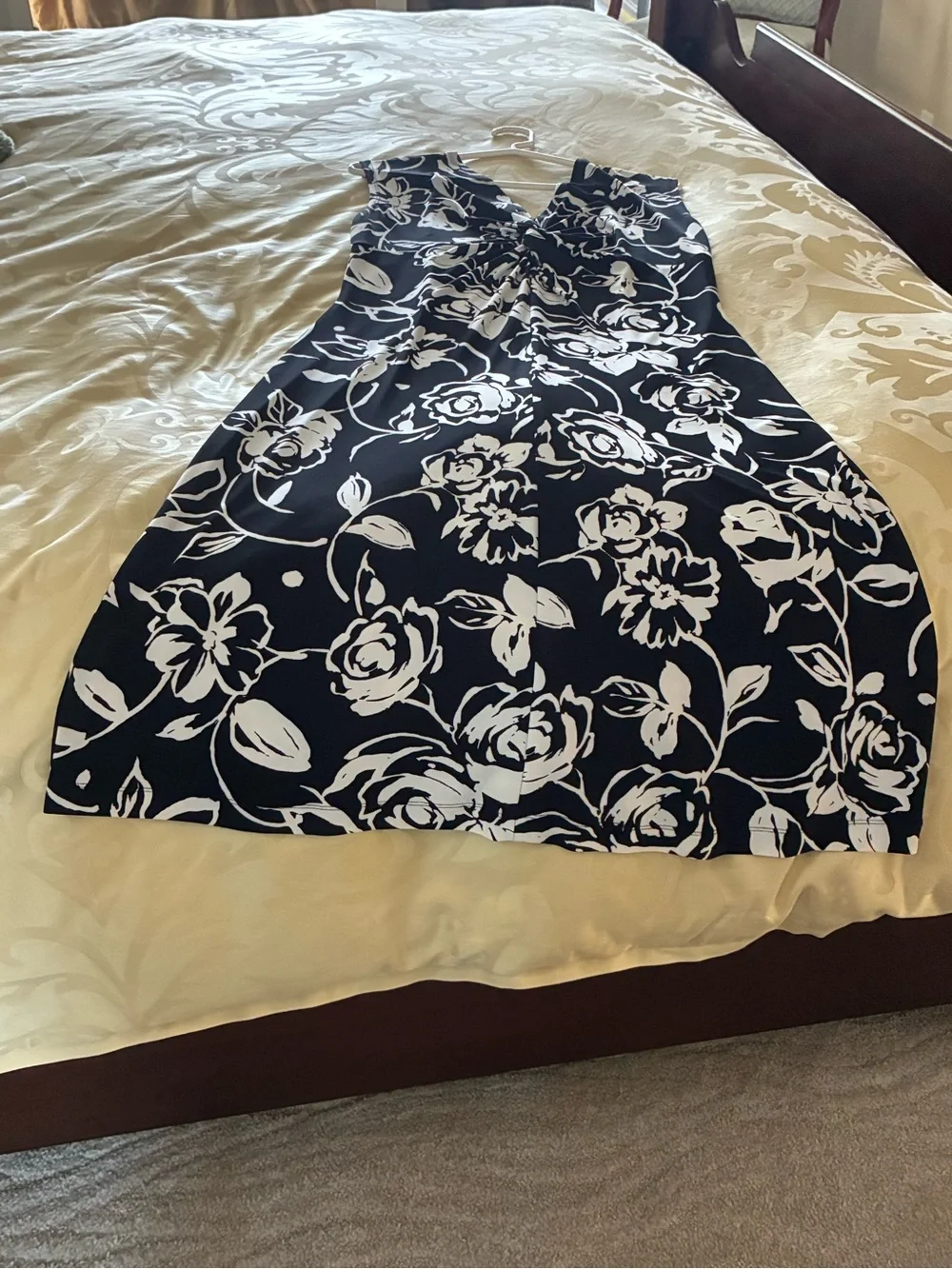 Evan Picone Black & White Floral Twist-Front Midi Dress - Picture 4 of 6